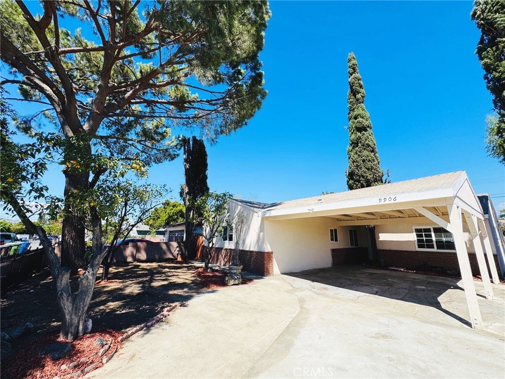 Photo of 9906 LEV Avenue, Pacoima, CA 91331 (MLS # OC25220727)