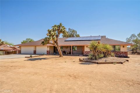 Photo of 7379 Chippewa Trail, Yucca Valley, CA 92284 (MLS # JT26085222)