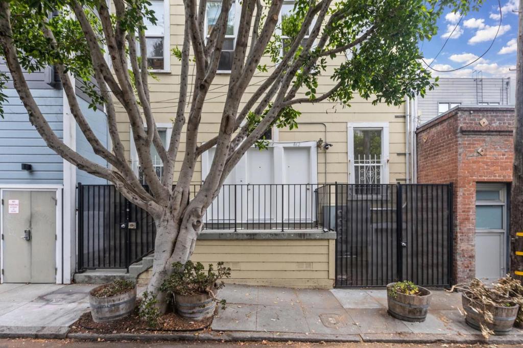 464 Linden Street