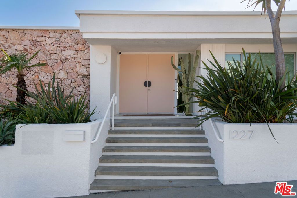 Photo of 1227 Tellem Drive, Pacific Palisades, CA 90272 (MLS # 26679193)