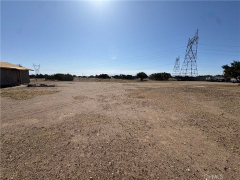 Photo of 10717 Muscatel St, Oak Hills, CA 92344 (MLS # CV26159173)