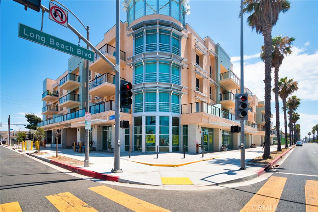1. Executive Summary
• Prime Location, General Commercial & Office
• Tremendous Urban core Location
• Well Designed site plan with 1846 sf
• Investment, or Owner user
• Strong Demographics and popular area
• Plenty Parking space & Convenience In & Out
• Close to Los Angeles / Opportunity area
• 24 Parking space / Controlled Access
• Central AC & Heater
• Front street, Corner location (One of 5 Retail Shops)