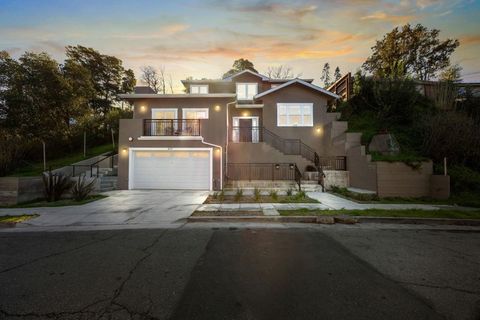 Photo of 4737 Redding St St, Oakland, CA 94619 (MLS # 41119875)