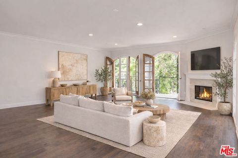 Photo of 353 S Reeves Drive #200, Beverly Hills, CA 90212 (MLS # 26664687)