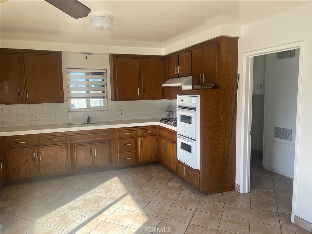 1028 W 8th Street 4