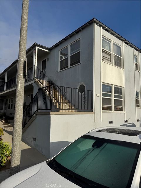 Photo of 41 Roswell Ave, Long Beach, CA 90803 (MLS # RS25240607)