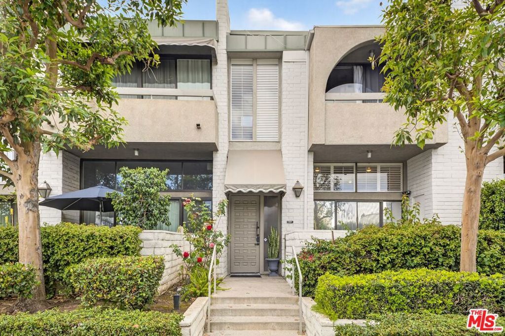 Photo of 5305 White Oak Avenue #F, Encino, CA 91316 (MLS # 26673235)