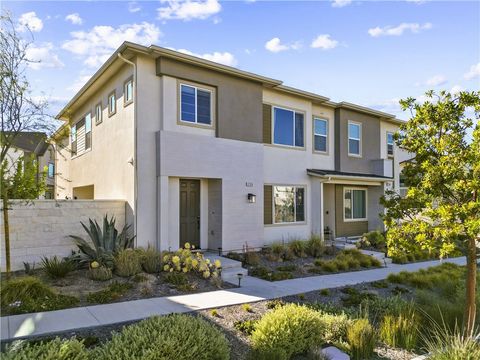 Photo of 27616 Symphony Place, Valencia, CA 91381 (MLS # SR26054634)