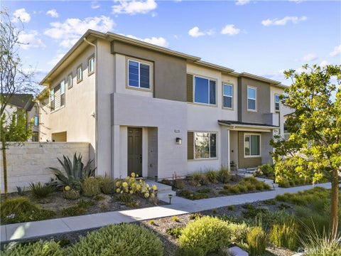 Photo of 27616 Symphony Place, Valencia, CA 91381 (MLS # SR26054634)