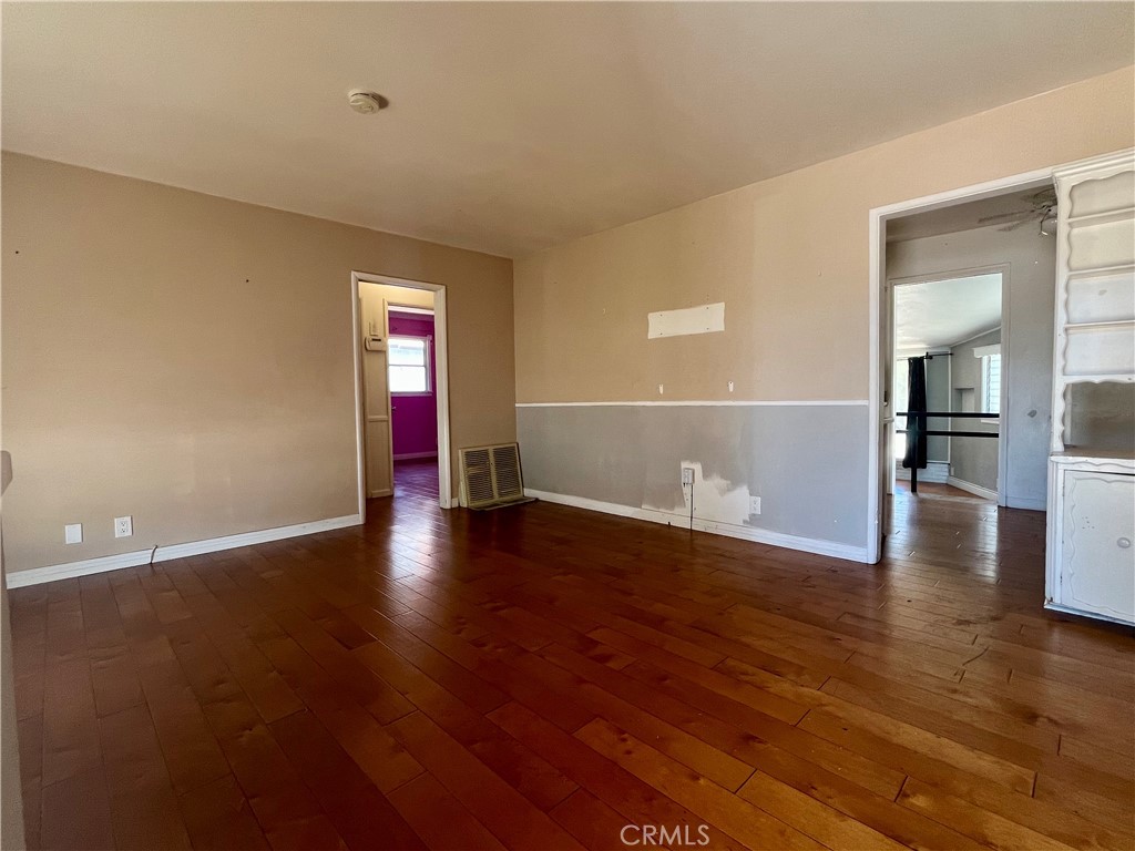 2521 W Ash Avenue