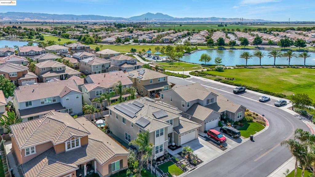 THE LAKES - Residential