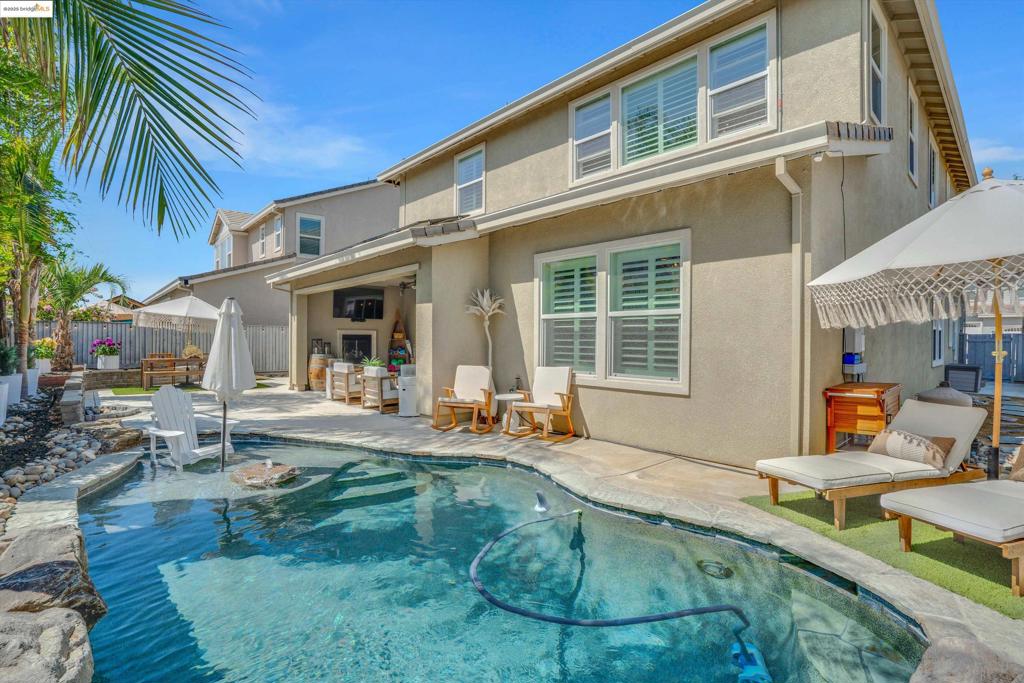 THE LAKES - Residential