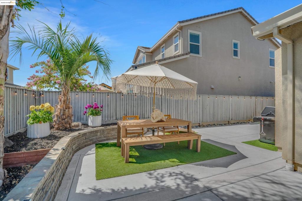 THE LAKES - Residential