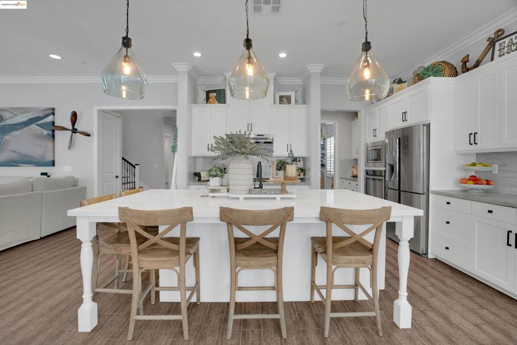 THE LAKES - Residential