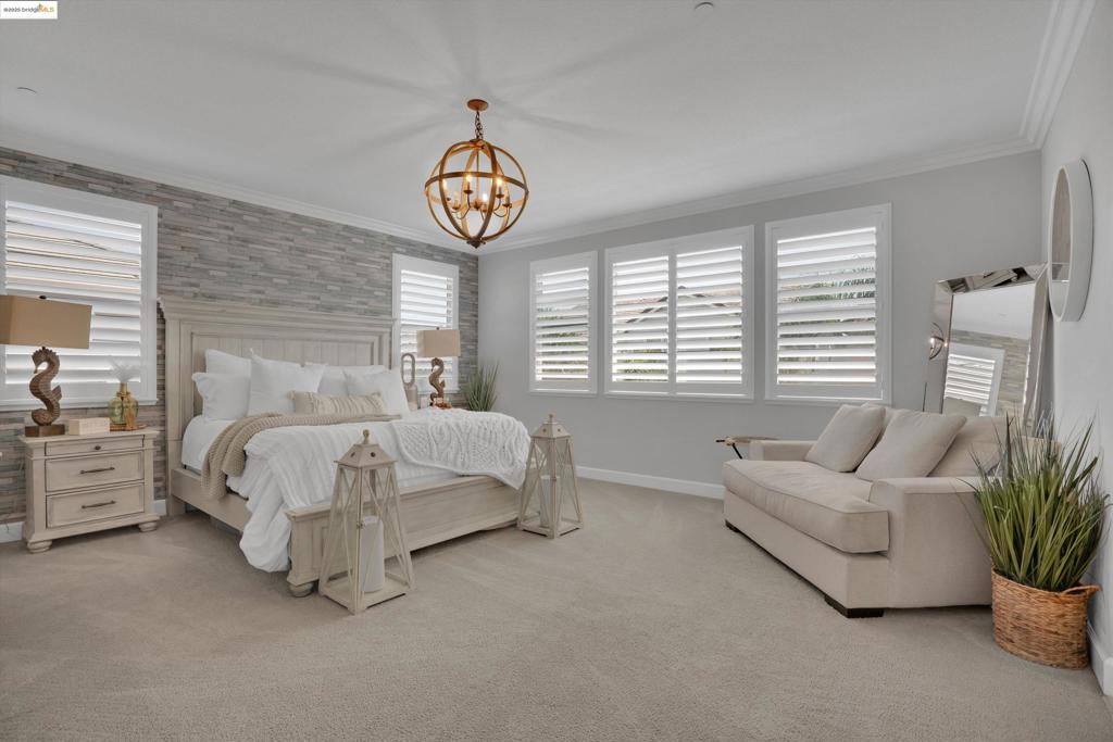 THE LAKES - Residential