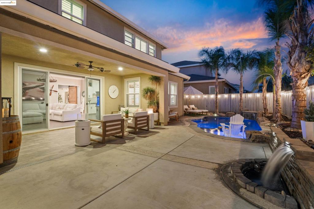 THE LAKES - Residential