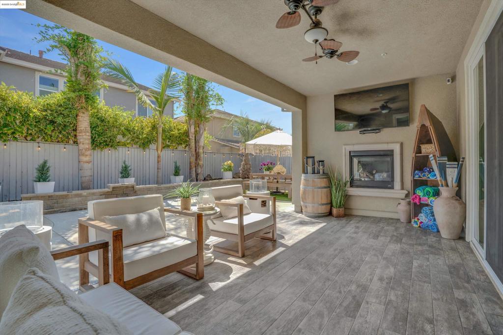 THE LAKES - Residential