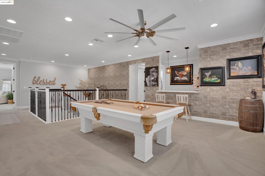 THE LAKES - Residential