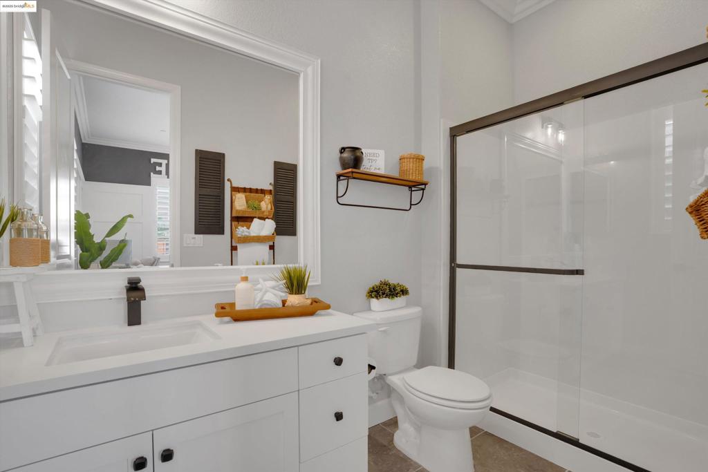 THE LAKES - Residential