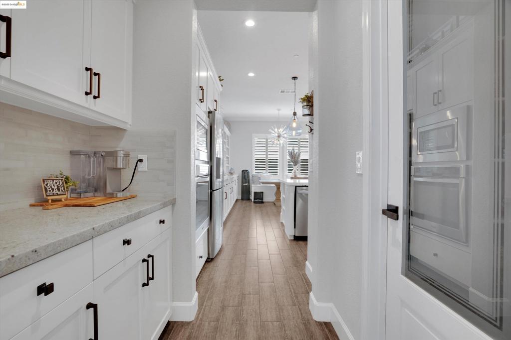 THE LAKES - Residential