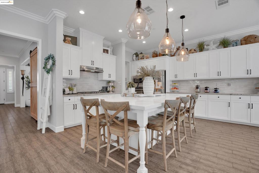 THE LAKES - Residential