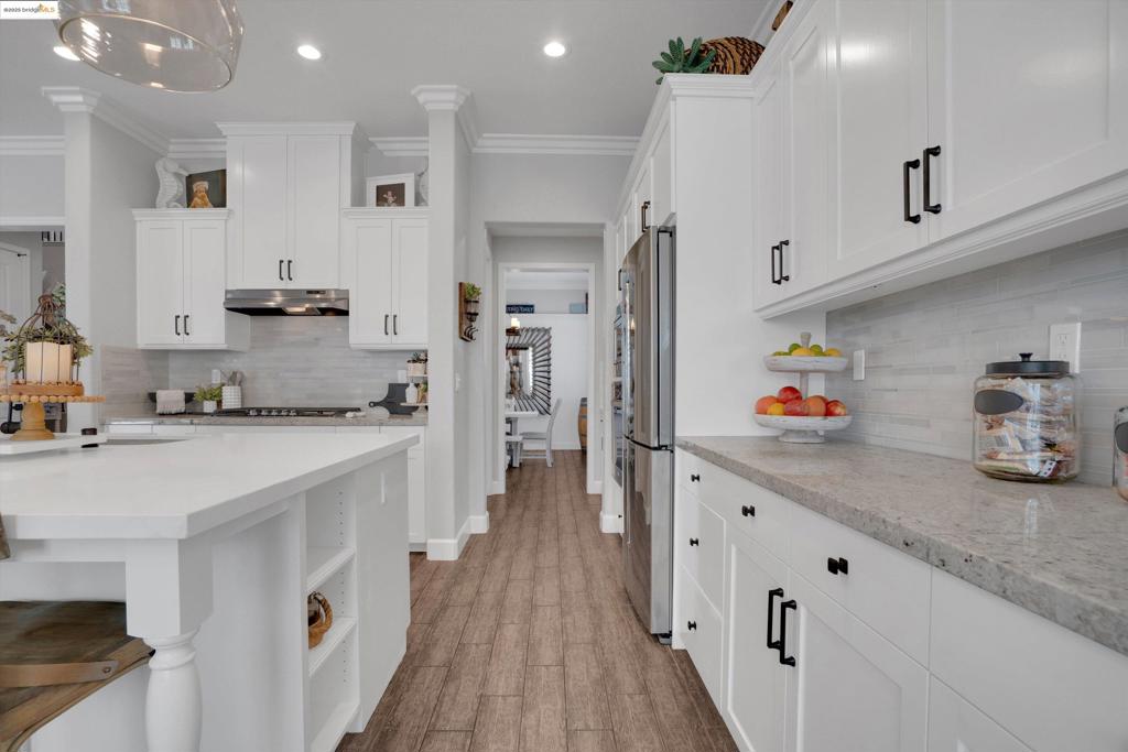 THE LAKES - Residential