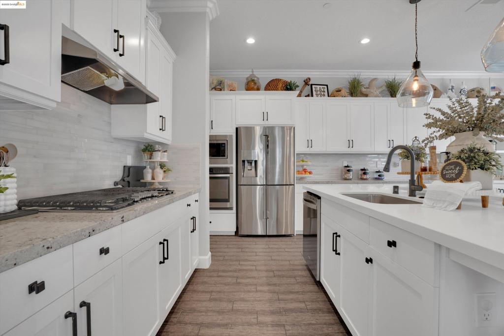 THE LAKES - Residential