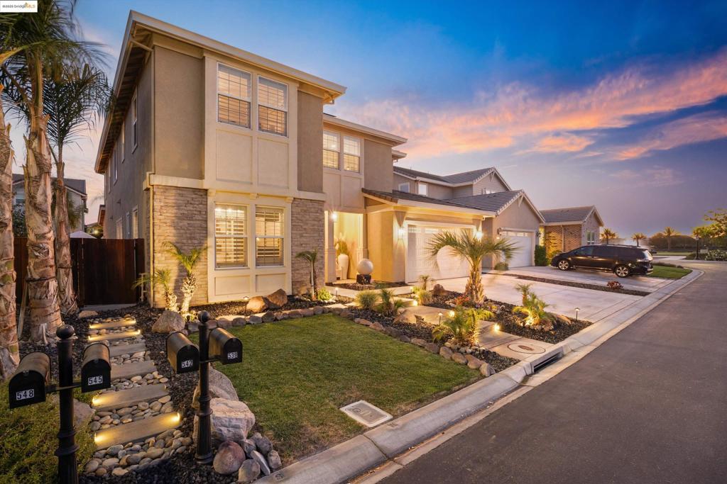 THE LAKES - Residential