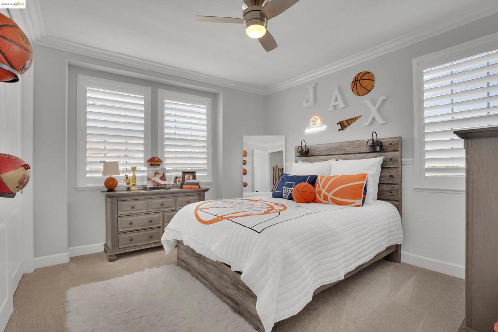 THE LAKES - Residential