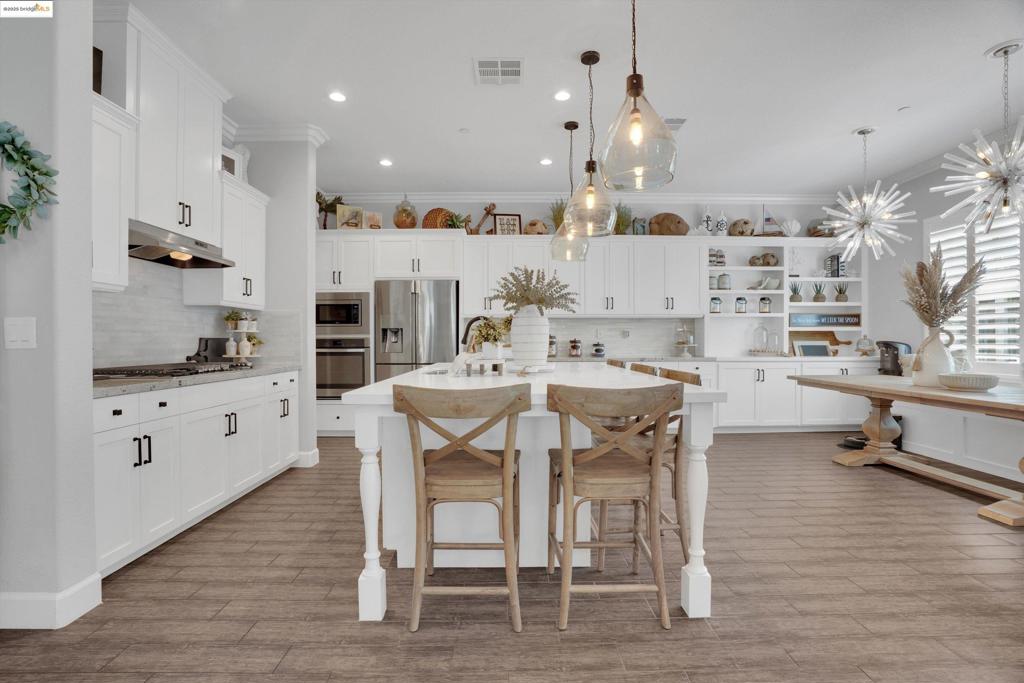 THE LAKES - Residential