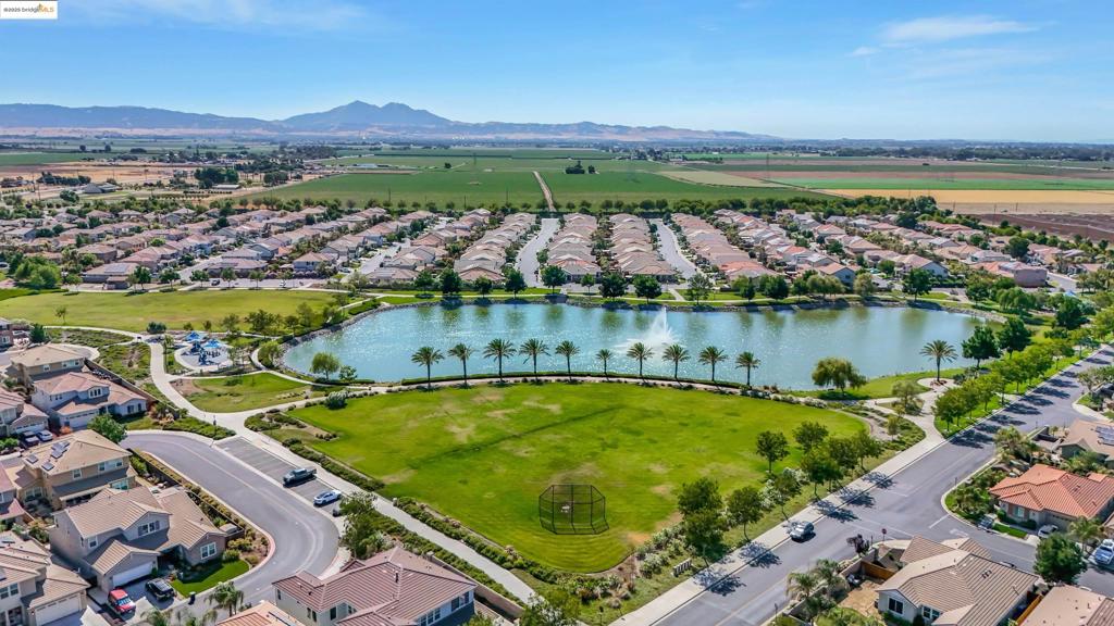 THE LAKES - Residential