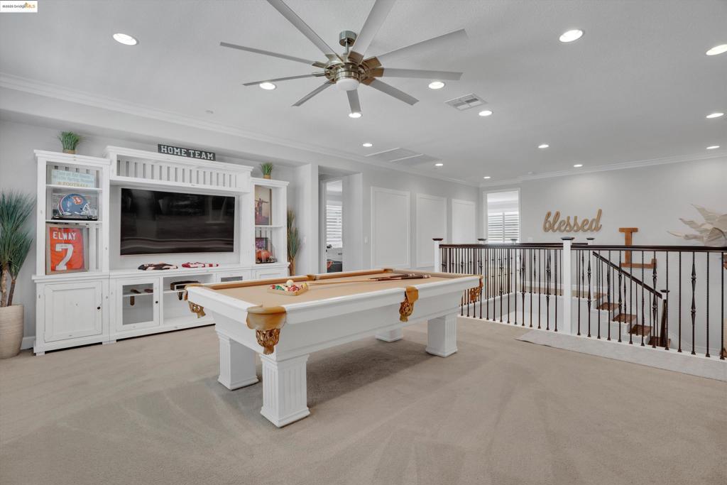 THE LAKES - Residential