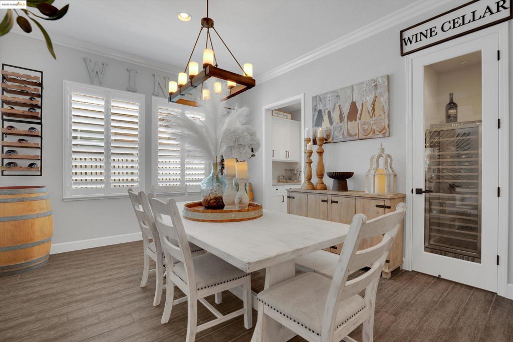 THE LAKES - Residential