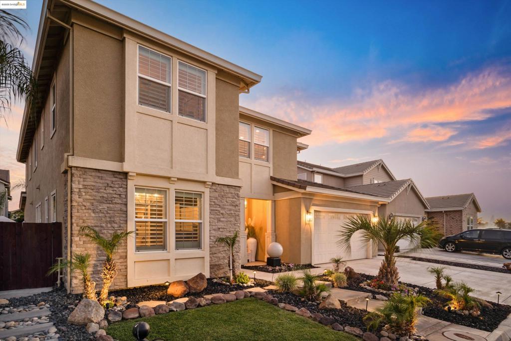 THE LAKES - Residential