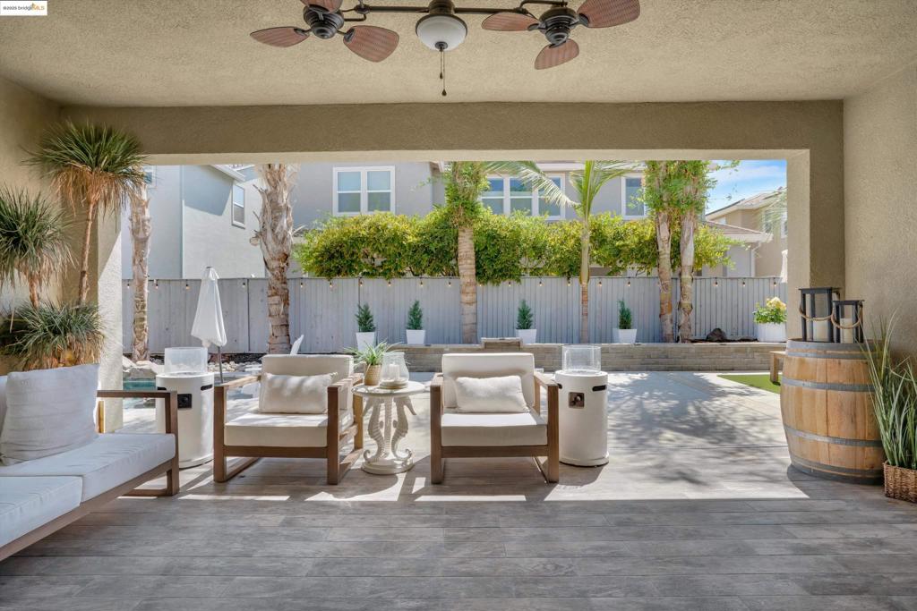 THE LAKES - Residential