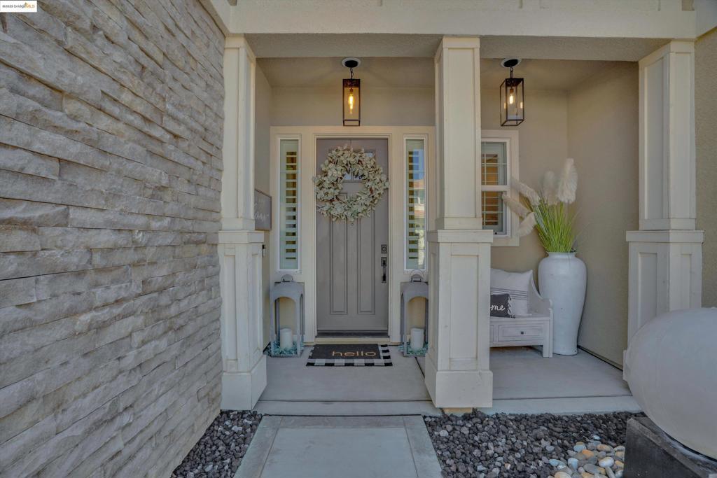 THE LAKES - Residential