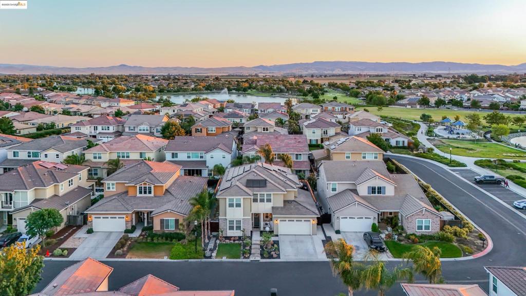 THE LAKES - Residential