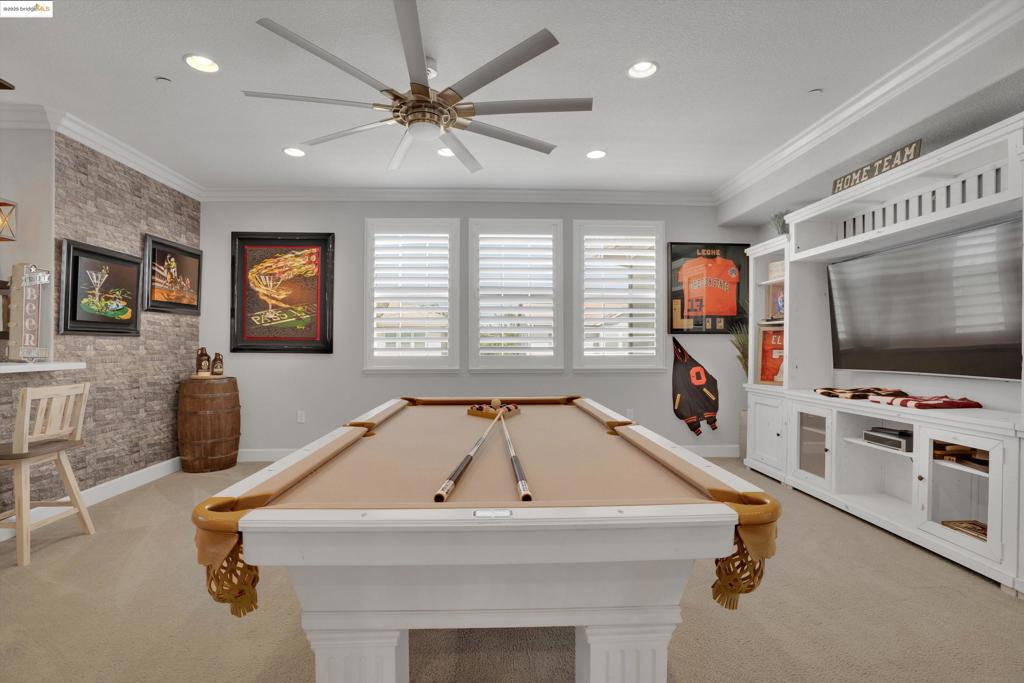 THE LAKES - Residential