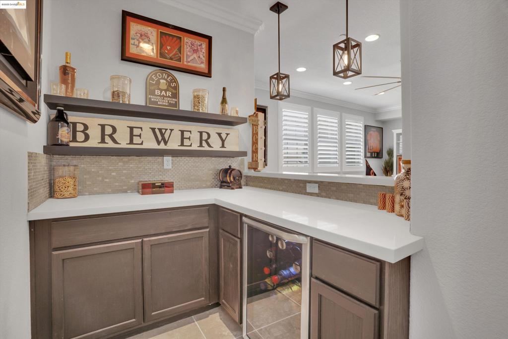 THE LAKES - Residential