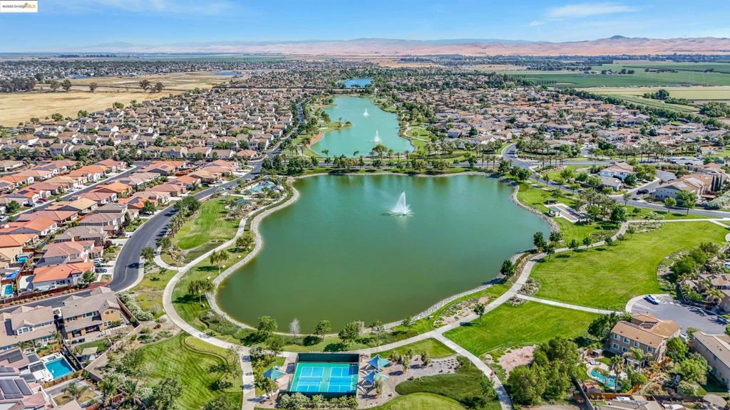 THE LAKES - Residential