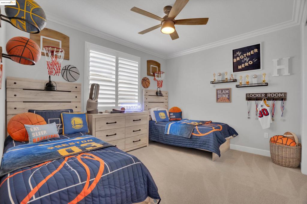 THE LAKES - Residential