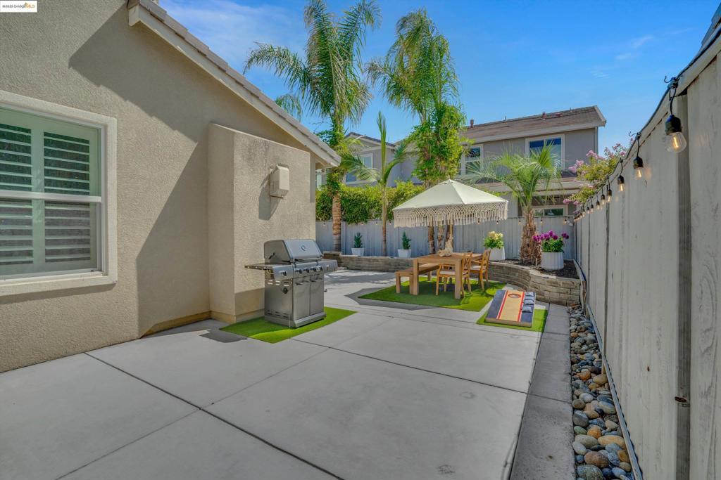 THE LAKES - Residential