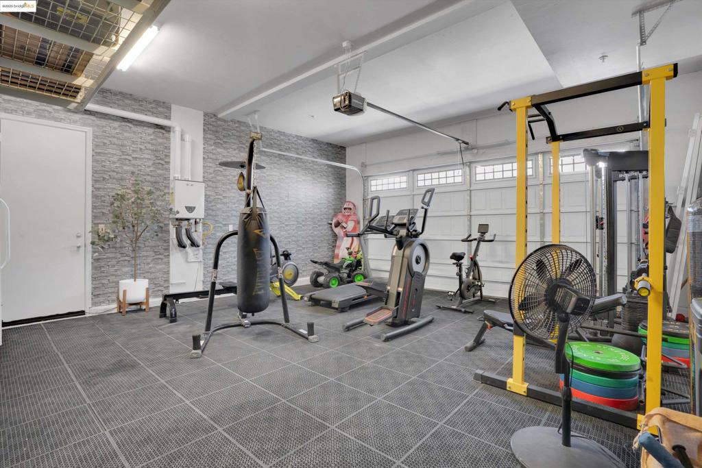 THE LAKES - Residential