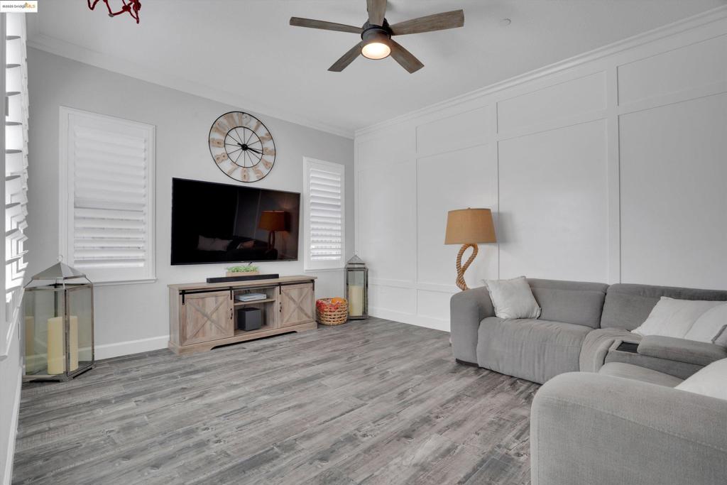 THE LAKES - Residential