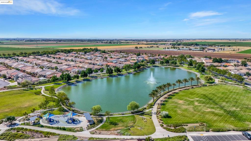 THE LAKES - Residential