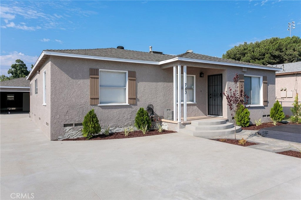 783 E Grand