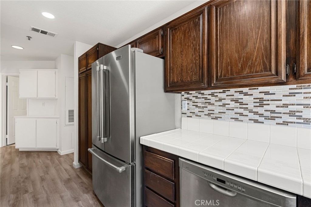Oak Park (867) - Residential Lease