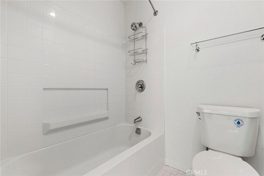 Oak Park (867) - Residential Lease