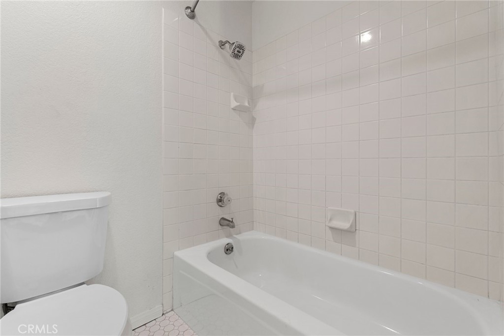 Oak Park (867) - Residential Lease