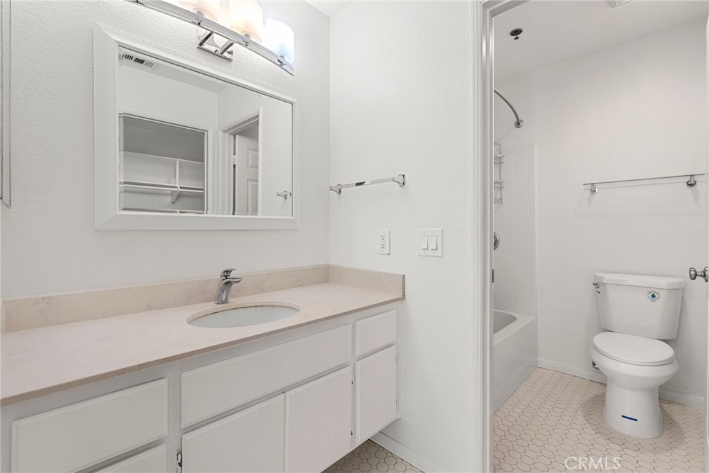 Oak Park (867) - Residential Lease